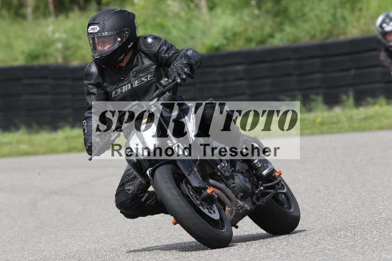 /Archiv-2025/10 23.04.2025 Cornu Master School ADR/rot-rouge/40